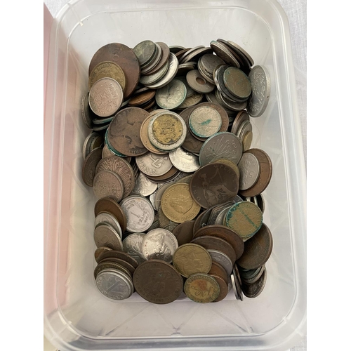 660 - A LARGE COLLECTION OF COINS , PREDOMINANTLY UK , CONTAINED IN CARTON .