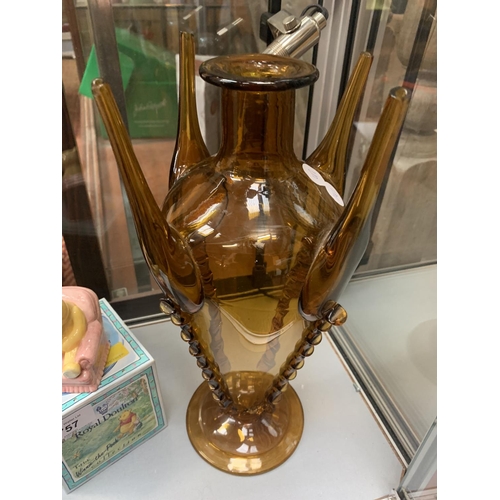 758 - A BROWN ART GLASS VASE