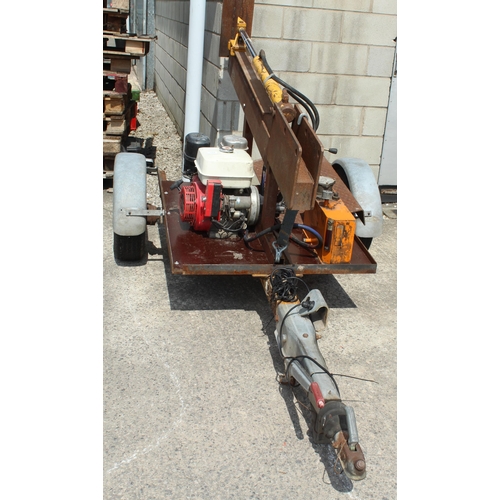 122 - LOG SPLITTER WITH HONDA 11 HP ENGINE MOUNTED ON A TRAILER WORKING ORDER BUT NEEDS TWO HYDRAULIC PIPE... 