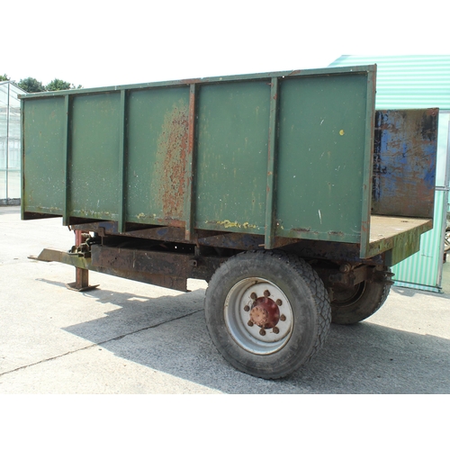 124 - HYDRAULIC TIPPING TRAILER TIPS FINE + VAT