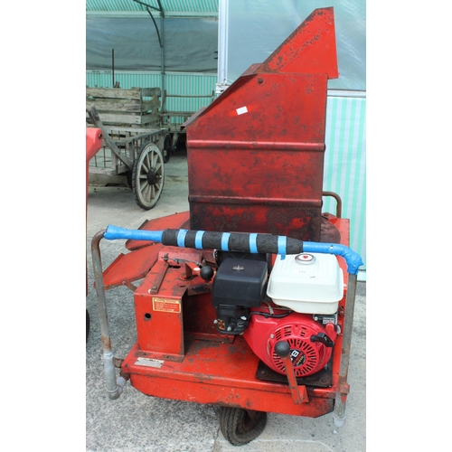 126 - AGRIMETAL STRAW CHOPPER WITH HONDA GX240 ENGINE GOOD WORKING ORDER +VAT