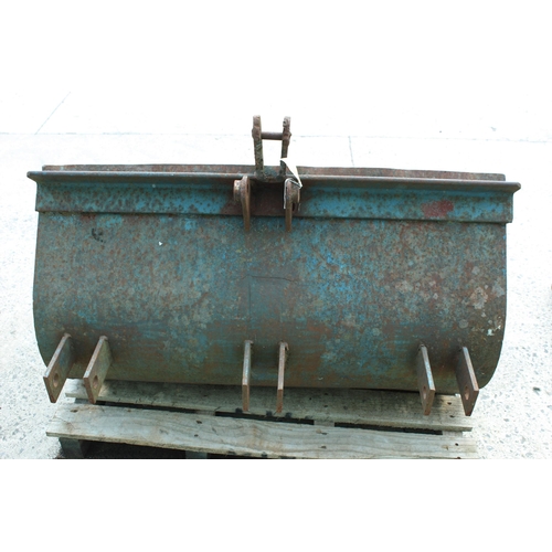 130 - TANCO LOADER BUCKET + VAT