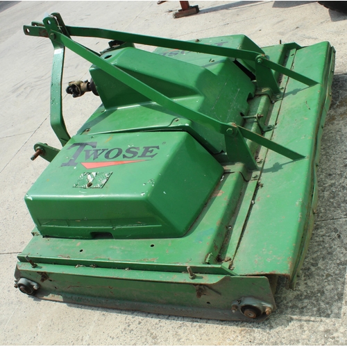 135 - TWOSE FINISHING MOWER NEW BLADES & BELTS NO VAT