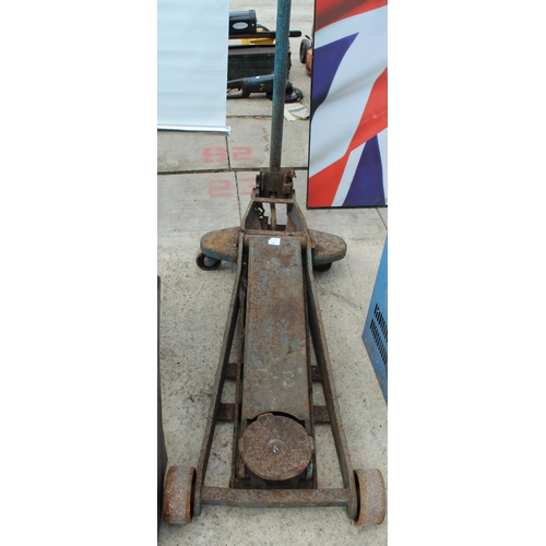 79 - TRACTOR SEAT & TROLLEY JACK NO VAT