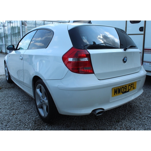 153 - WHITE BMW 116D SPORT 3 DOOR HATCHBACK REG MW09 CFL 118480 MILES £30 A YEAR ROAD TAX NO MOT NO VAT WH... 