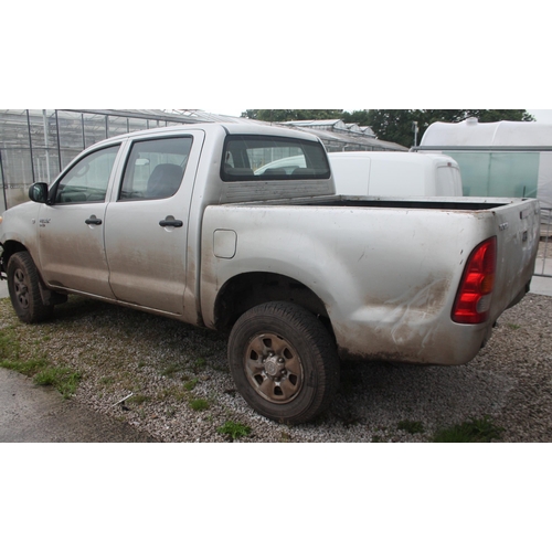 162 - 2008 SILVER TOYOTA PICK UP REG DS58 GHO APPROX 109000 MILES MOT BUT NON RUNNER 20/09/21WHILST ALL DE... 