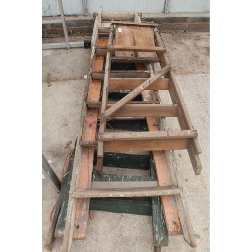 317 - DECORATOR STAND & WOODEN STEP LADDERS NO VAT