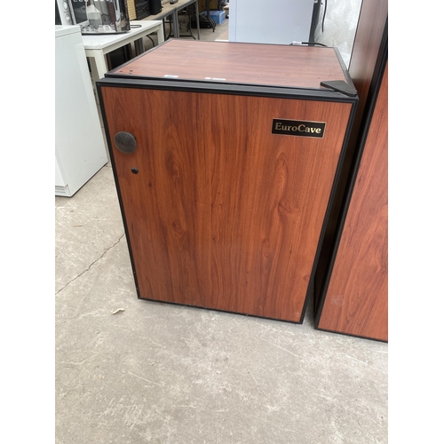 1897 - AN UNDERCOUNTER WOODEN EFFECT EUROCAVE CONFORT VIEILLITHEQUE BOTTLE FRIDGE