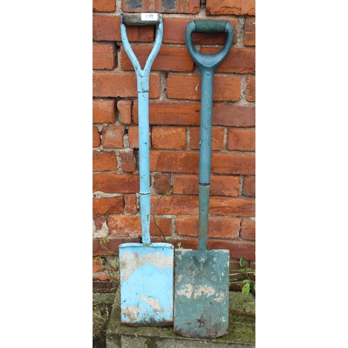 139 - 2 SHOVELS - TO BE SOLD FOR THE TWO  + VAT