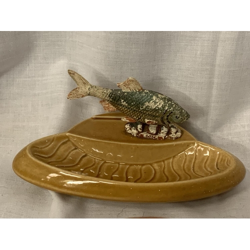 AN RK PRODUCT BY WADE OF ENGLAND PIN DISH WITH ROACH FISH