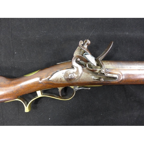 307 - AN EARLY 19TH CENTURY FLINTLOCK .625 CALIBRE BAKER RIFLE, 76CM BARREL WITH PROOF MARKS AND INITIALS ... 