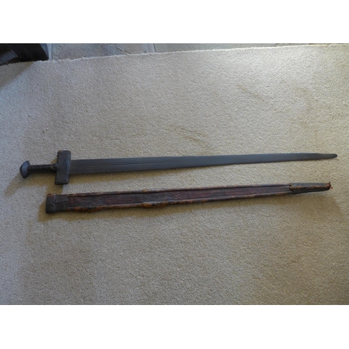 322 - A SUDANESE KASKARA SWORD, 82CM DOUBLE EDGED BLADE, LEATHER GRIP AND SCABBARD