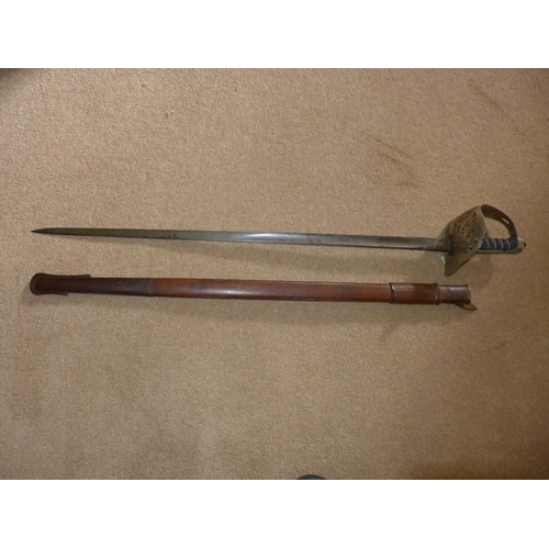 323 - A GEORGE V 1895/1897 PATTERN INFANTRY OFFICERS SWORD, 83CM BLADE DATED 1916 WITH LEATHER SCABBARD