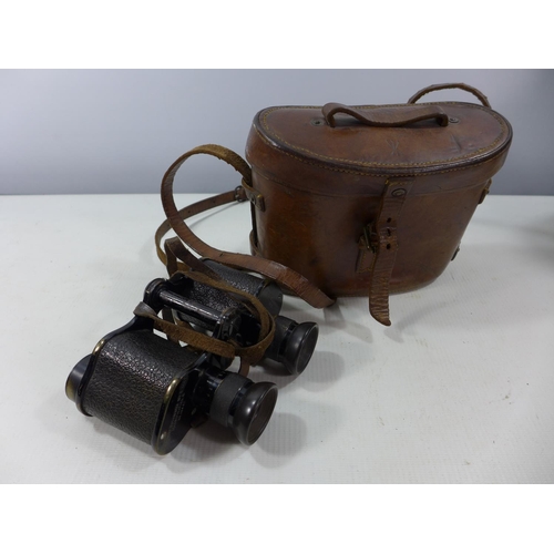 325 - A PAIR OF WWI ROSS LONDON NO.3 MARK I BINOCULARS DATED 1915 AND LEATHER CASE