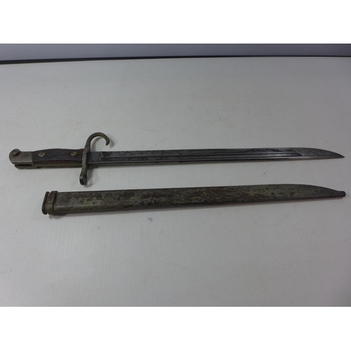 331 - A JAPANESE WWII ARISAKA BAYONET, 39CM BLADE WITH SCABBARD