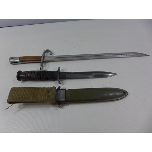 344 - A WWII US M8 UTICA FIGHTING KNIFE, 17CM BLADE COMPLETE WITH SCABBARD AND A JAPANESE ARISAKA BAYONET ... 