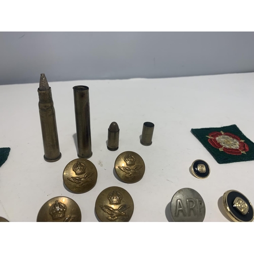 355 - TWENTY FIVE VARIOUS MILITARIA RELATED BUTTONS TO ALSO INCLUDE BADGES AND BULLET CASING