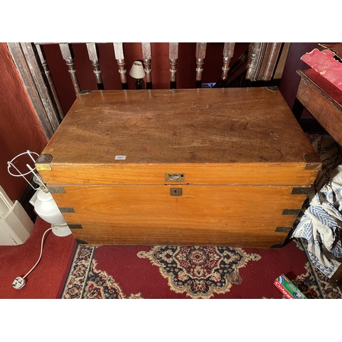 2961 - A CAMPHOR WOOD CAMPAIGN STYLE BLANKET CHEST WITH RECESSED BRASS HANDLE. ESCUTCHEON AND CORNER PROTEC... 