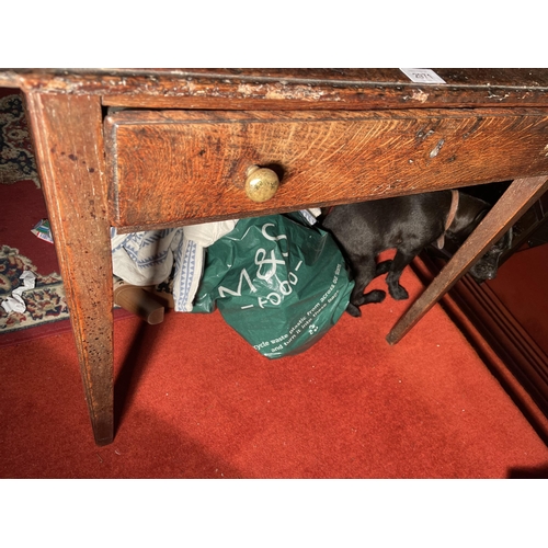 2971 - AN OAK SIDE TABLE WITH SINGLE DRAWER