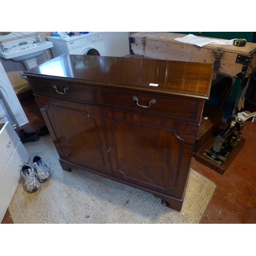 2984 - A WILLIAM TILLMAN GEORGIAN STYLE MAHOGANY SIDEBOARD, 108CM WIDE