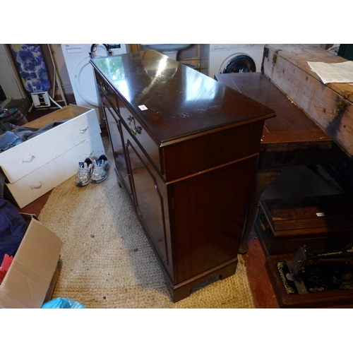 2984 - A WILLIAM TILLMAN GEORGIAN STYLE MAHOGANY SIDEBOARD, 108CM WIDE