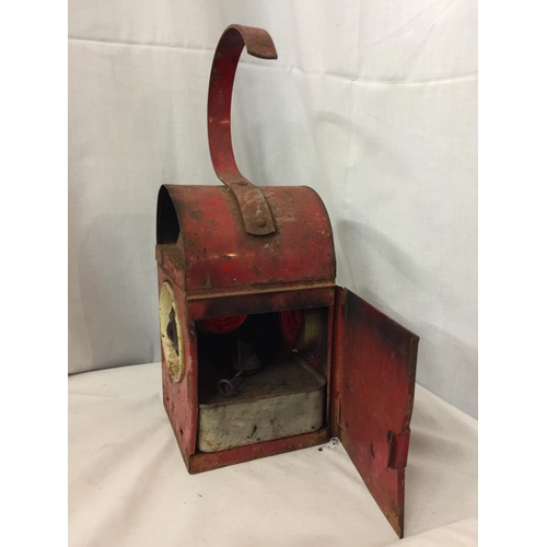 16 - A VINTAGE RED SANDSTAR ROAD LAMP