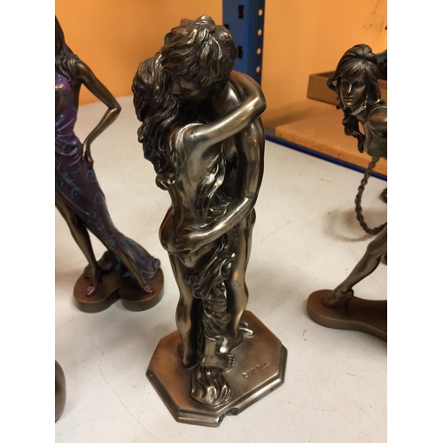 40 - A COLLECTION OF SIX BRONZE EFFECT FIGURES TO INCLUDE TWO EMBRACING COUPLES (ONE BASE A/F), TWO LADIE... 