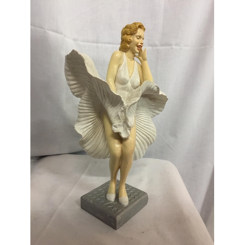 65 - A STYLISH FIGURINE OF MARILYN MONROE, HEIGHT 39CM