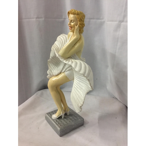 65 - A STYLISH FIGURINE OF MARILYN MONROE, HEIGHT 39CM