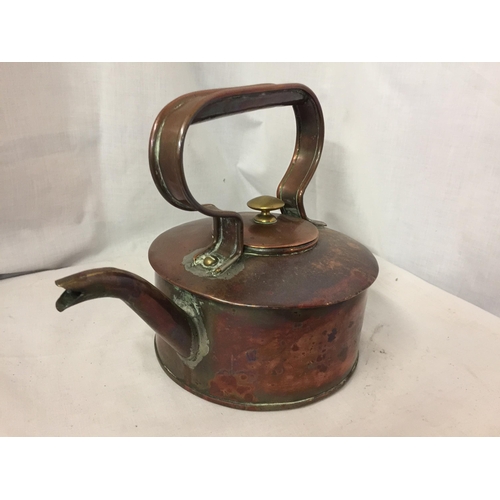 72 - A HEAVY COPPER KETTLE