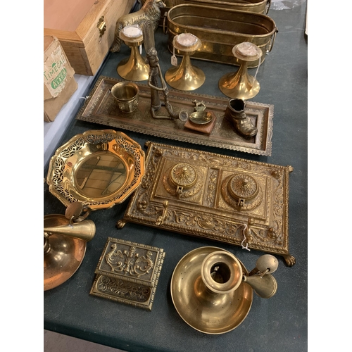 174 - A COLLECTION OF BRASSWARE TO INCLUDE AN INKWELL, CANDLESTICKS, PLANTERS, FIGURES, ETC