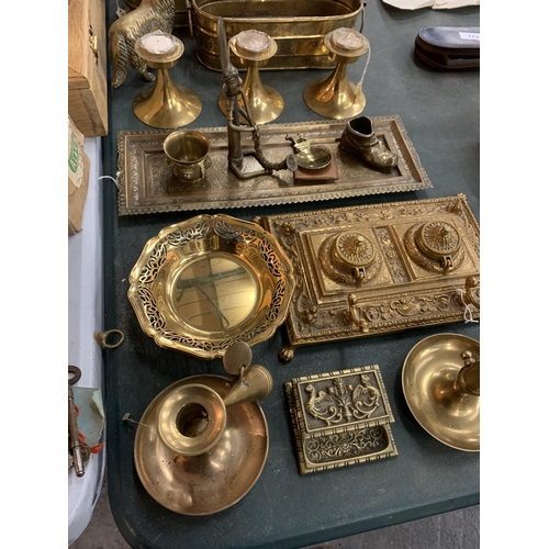 174 - A COLLECTION OF BRASSWARE TO INCLUDE AN INKWELL, CANDLESTICKS, PLANTERS, FIGURES, ETC