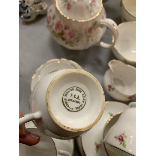 181 - A LARGE QUANTITY OF CHINA DINNERWARE TO INCLUDE CUPS, SAUCERS, PLATES, TEAPOTS, BOWLS, ETC