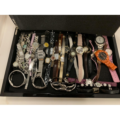 192 - A LARGE QUANTITY OF WRISTWATCHES IN A WOODEN BOX