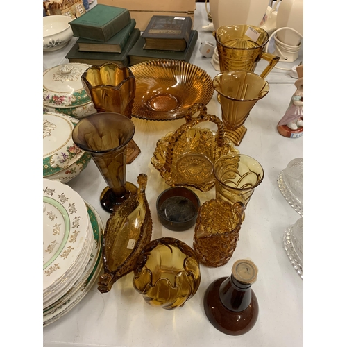 223 - A QUANTITY OF AMBER GLASSWARE TO INCLUDE VASES, JUGS, BOWLS, ETC