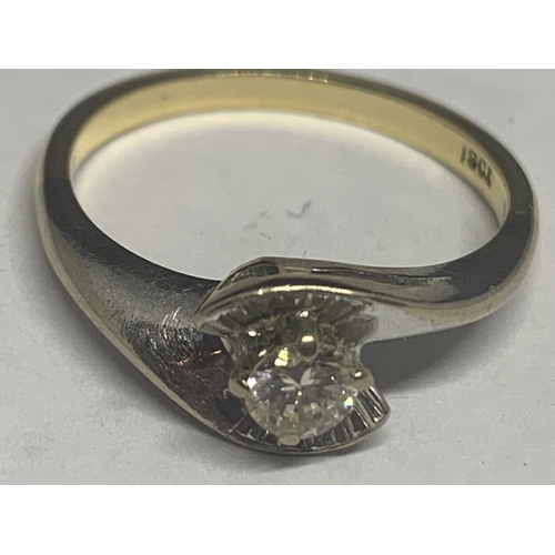 506 - AN 18 CARAT GOLD RING ON A TWIST DESIGN WITH A SOLITAIRE DIAMOND GROSS WEIGHT 3.7 GRAMS