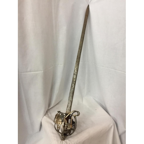 368 - A LATE 19TH/EARLY 20TH CENTURY SCOTTISH BROADSWORD, 84CM BLADE, SILVER-PLATED PIERCED GUARD