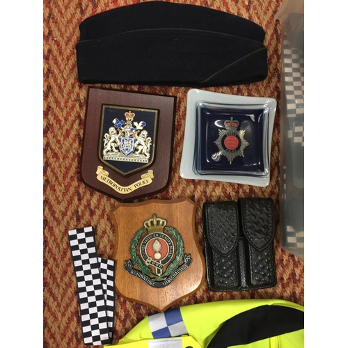 413 - A COLLECTION OF POLICE ITEMS TO INCLUDE BADGES, PLAQUES, VESTS, HANDCUFFS ETC