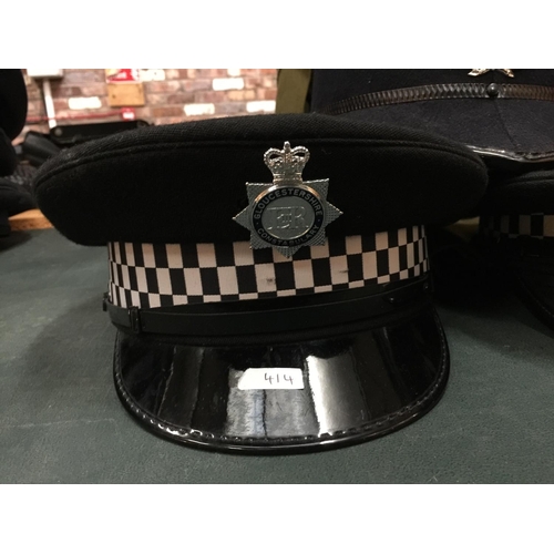 414 - FIVE ASSORTED BRITISH POLICE HATS, TO INCLUDE GUERNSEY, LEEDS CITY, SCOTLAND ETC