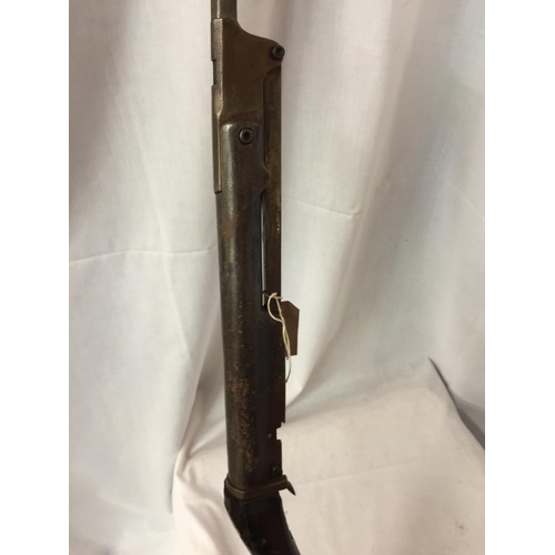 422 - A VINTAGE .177 CALIBRE BREAK BARREL AIR RIFLE, 48CM BARREL (A/F)