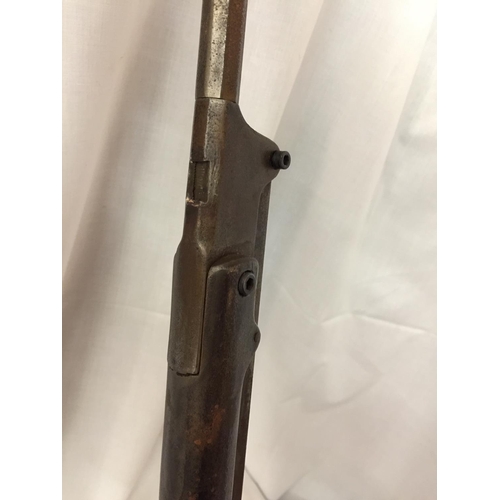 422 - A VINTAGE .177 CALIBRE BREAK BARREL AIR RIFLE, 48CM BARREL (A/F)