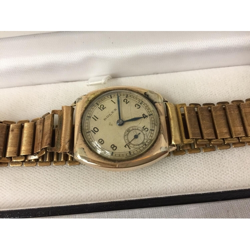 452 - A WORLD WAR II 9CT GOLD ROLEX GENTS WRISTWATCH WITH ARABIC NUMERALS, THE BACK WITH ENGRAVED INTIALS ... 