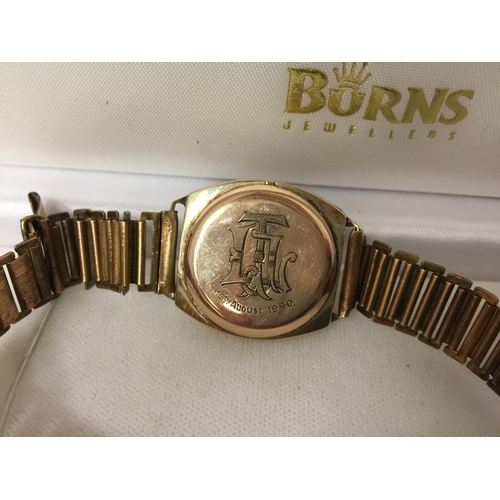 452 - A WORLD WAR II 9CT GOLD ROLEX GENTS WRISTWATCH WITH ARABIC NUMERALS, THE BACK WITH ENGRAVED INTIALS ... 