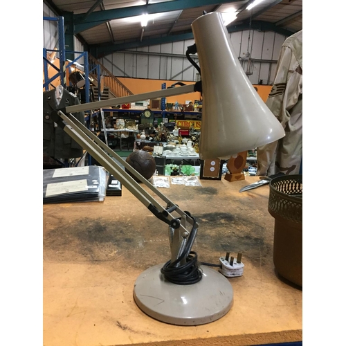 492 - A VINTAGE ANGLEPOISE LAMP MODEL 90 MADE IN ENGLAND