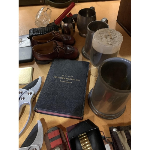 299 - A MIXED COLLECTION OF ITEMS TO INCLUDE PEWTER, SECATERS, KNIVES, CHILD'S SHOES, ETC