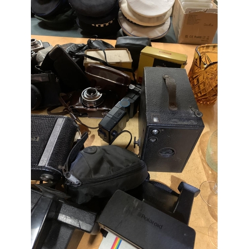 480 - A LARGE AMOUNT OF VINTAGE CAMERAS TO INCLUDE POLAROID, KODAK BROWNIE, PENTAX, KOPIL ZOOM CINE FILM C... 