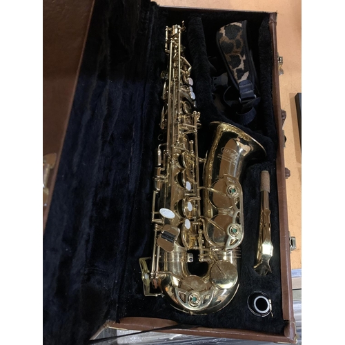 486 - A GOLD LACQUERED E.L. RHART SAXOPHONE IN CASE