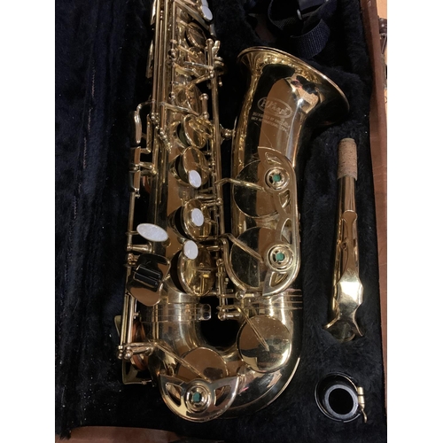 486 - A GOLD LACQUERED E.L. RHART SAXOPHONE IN CASE