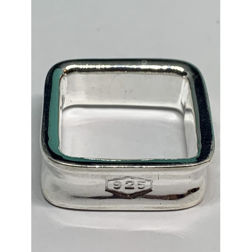 512 - A MARKED 925 SQUARE FASHION RING WITH PRESENTATION BOX AND BAG SIZE P GROSS WEIGHT 7.23 GRAMS