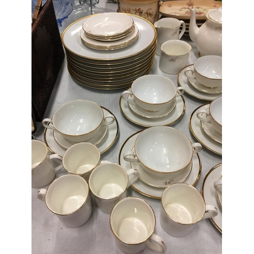 213 - A NORITAKE IRELAND DINNER SERVICE TO INCLUDE PLATES, SOUP BOWLS, MUGS AND A TEASET